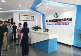 歡迎啟東電動工具業(yè)商會徐會長來雅迪設備參觀指導